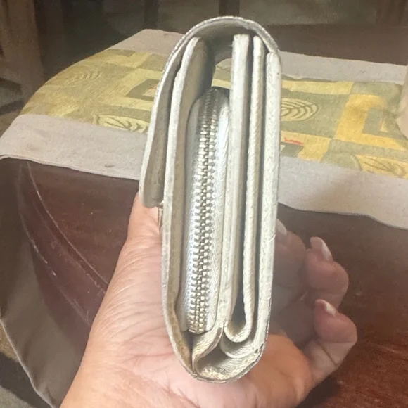 Louis Vuitton Cream and Brown Checkered Wallet - Picture 10 of 13